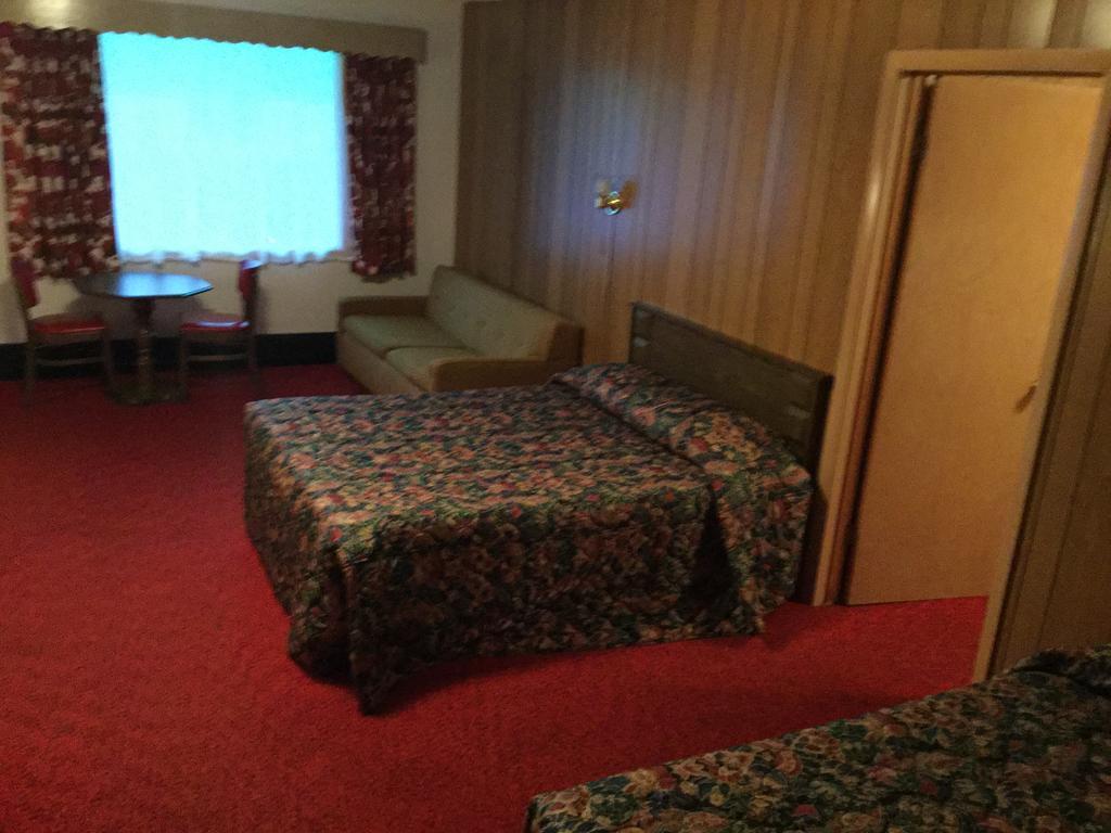 Cedars Motel Ironwood Bagian luar foto
