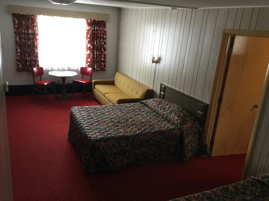 Cedars Motel Ironwood Bagian luar foto