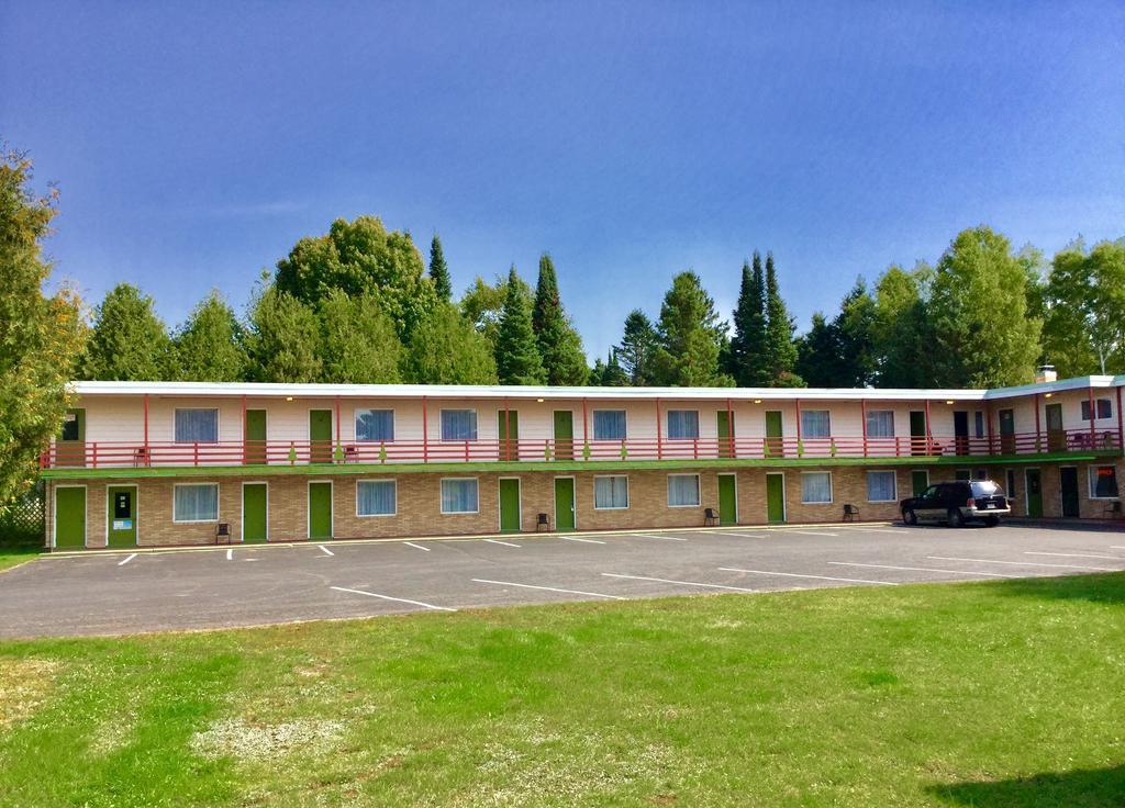 Cedars Motel Ironwood Bagian luar foto