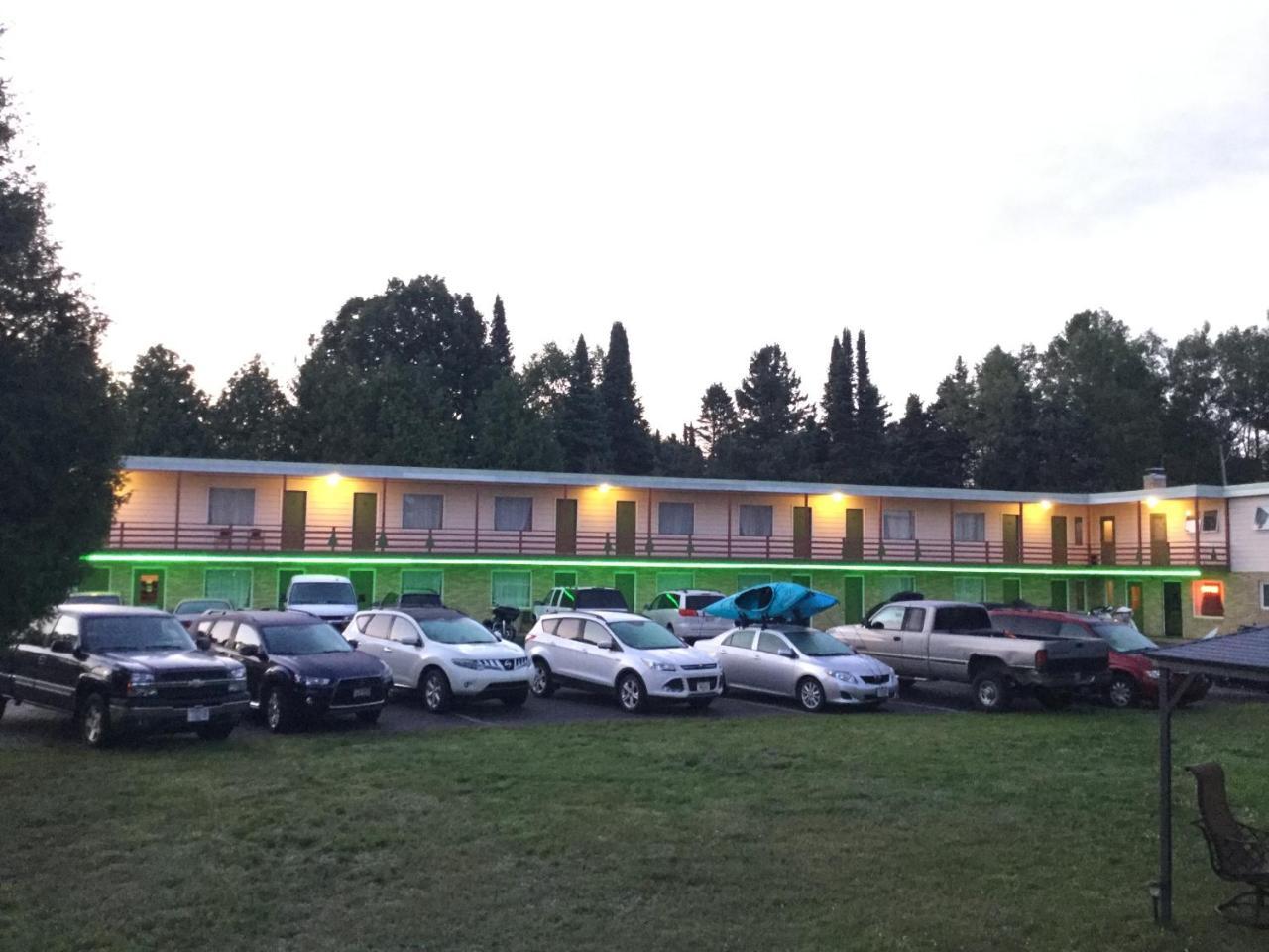 Cedars Motel Ironwood Bagian luar foto
