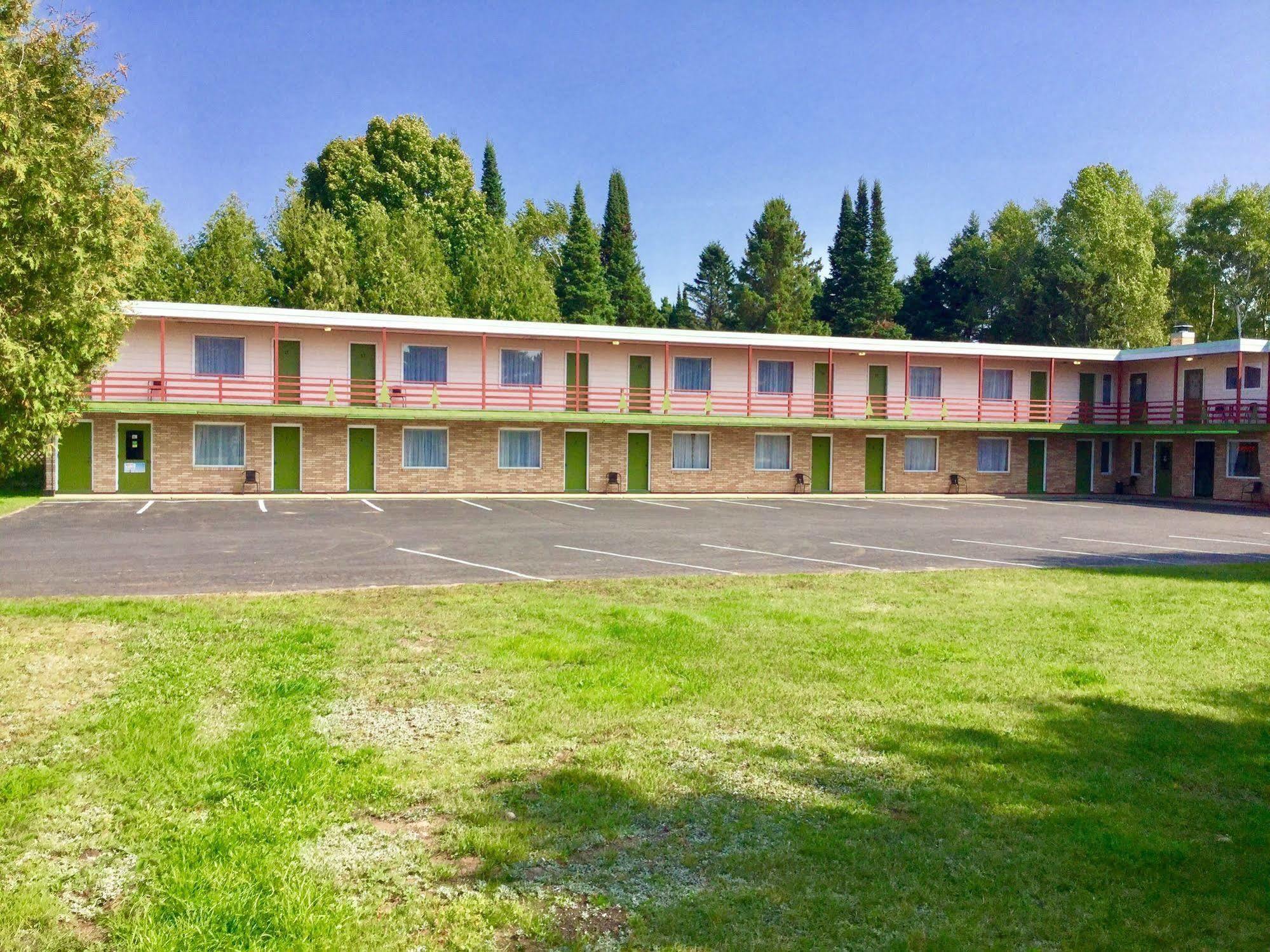 Cedars Motel Ironwood Bagian luar foto