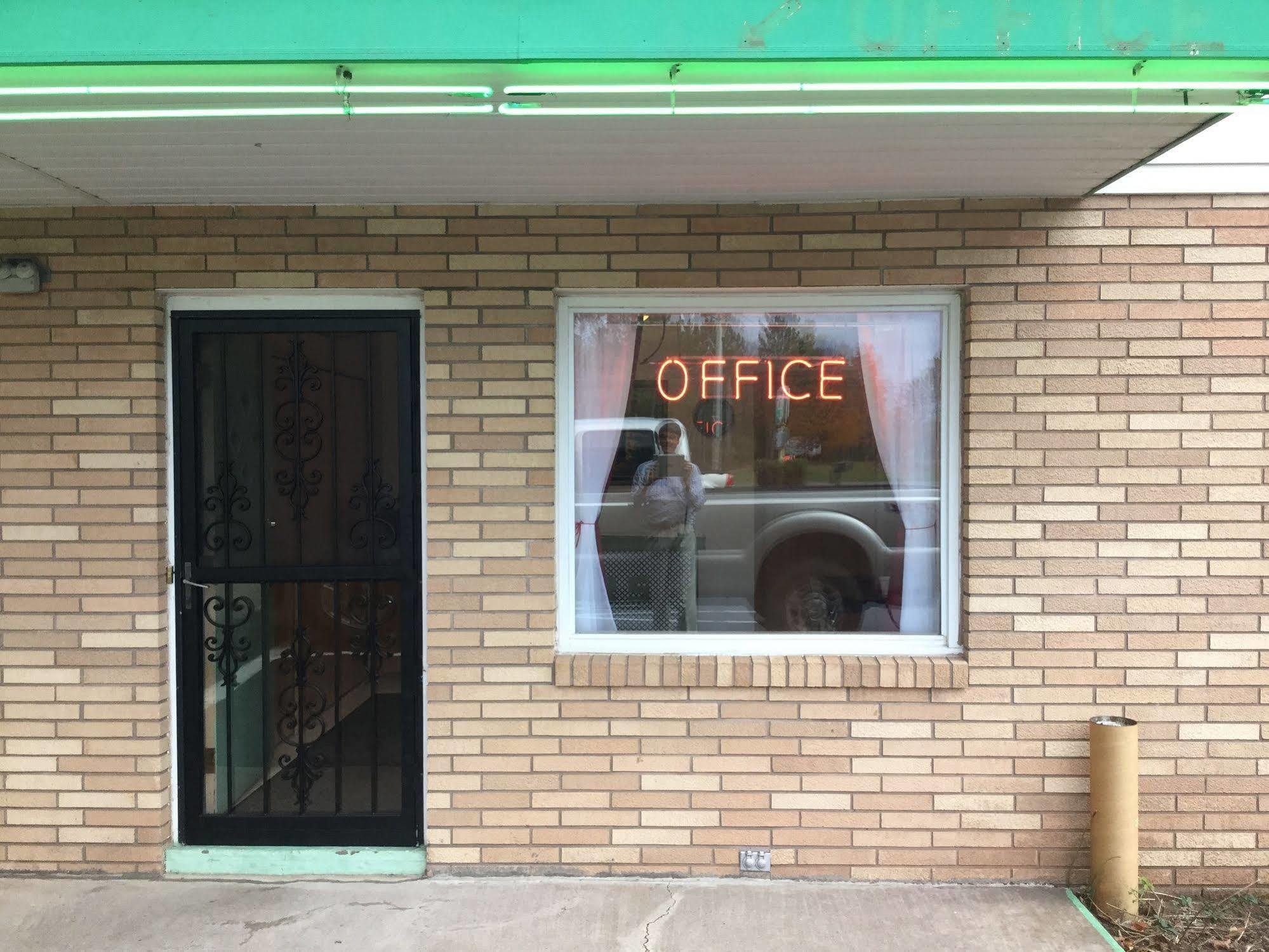 Cedars Motel Ironwood Bagian luar foto