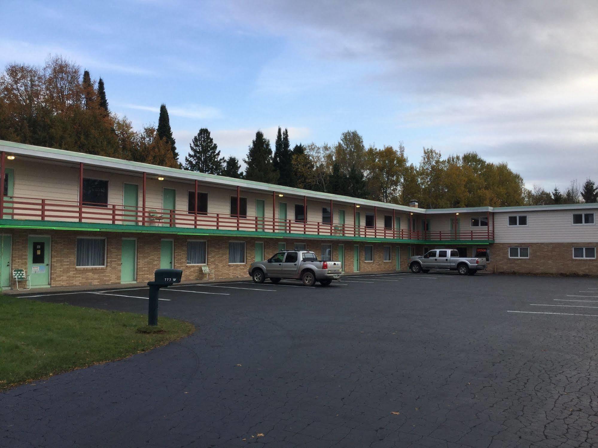 Cedars Motel Ironwood Bagian luar foto