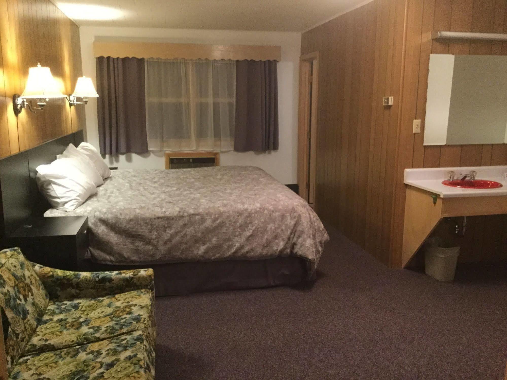 Cedars Motel Ironwood Bagian luar foto