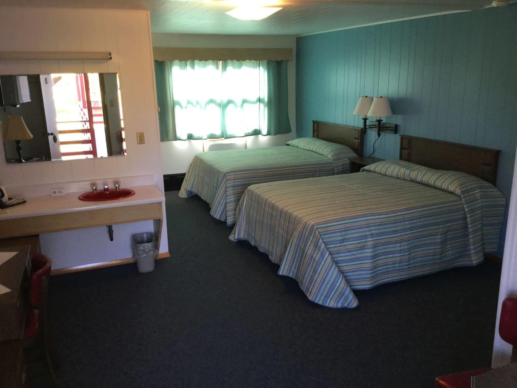 Cedars Motel Ironwood Bagian luar foto