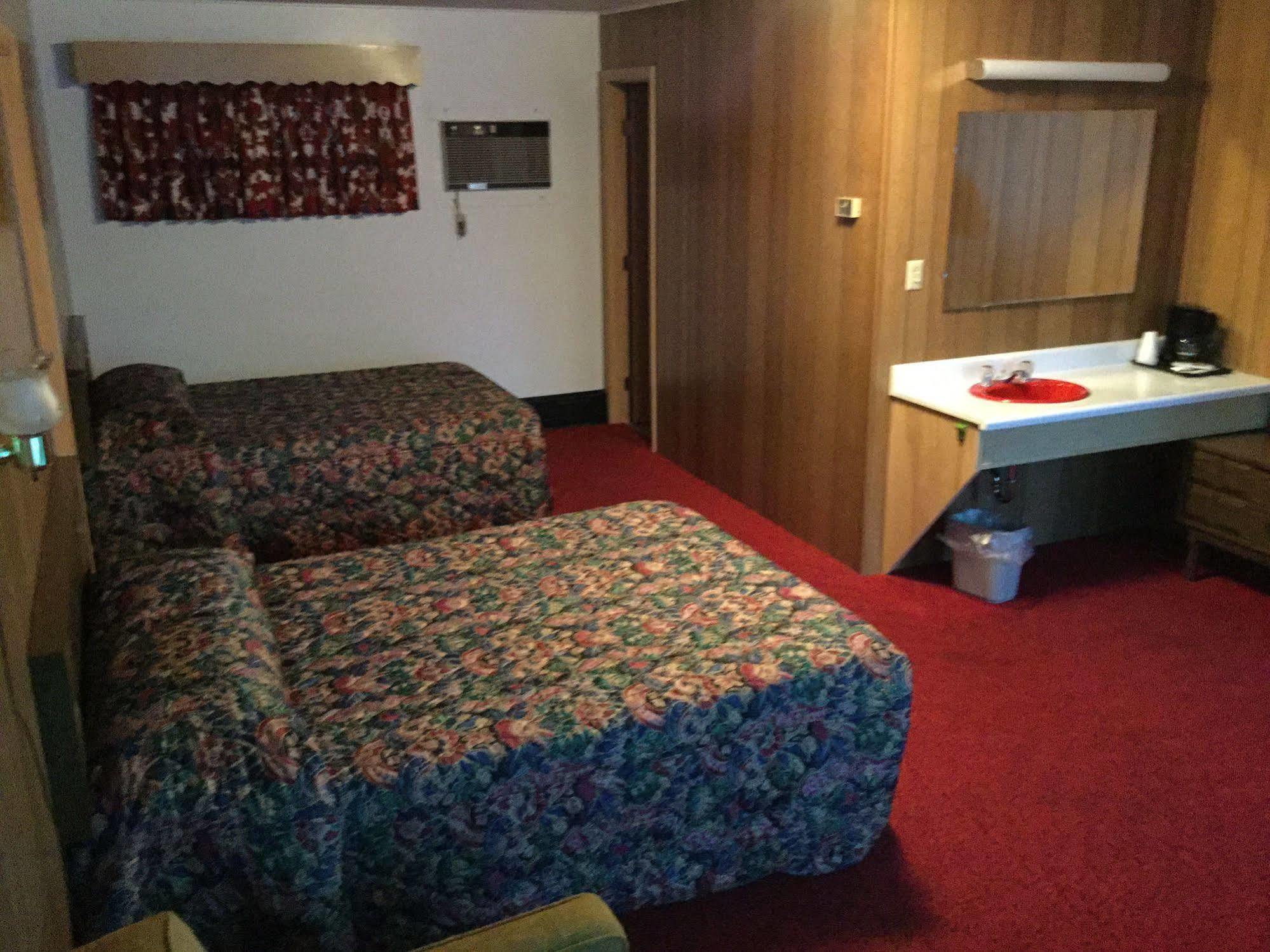 Cedars Motel Ironwood Bagian luar foto