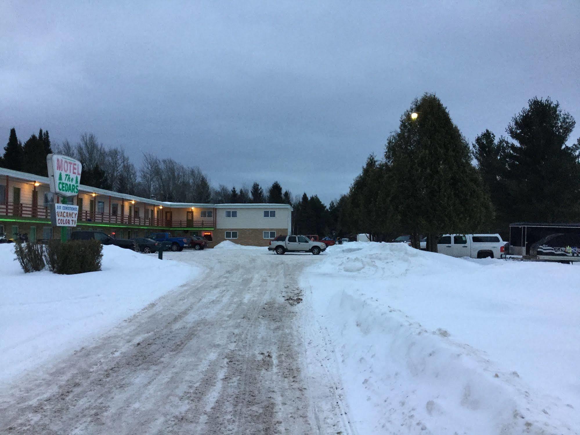 Cedars Motel Ironwood Bagian luar foto