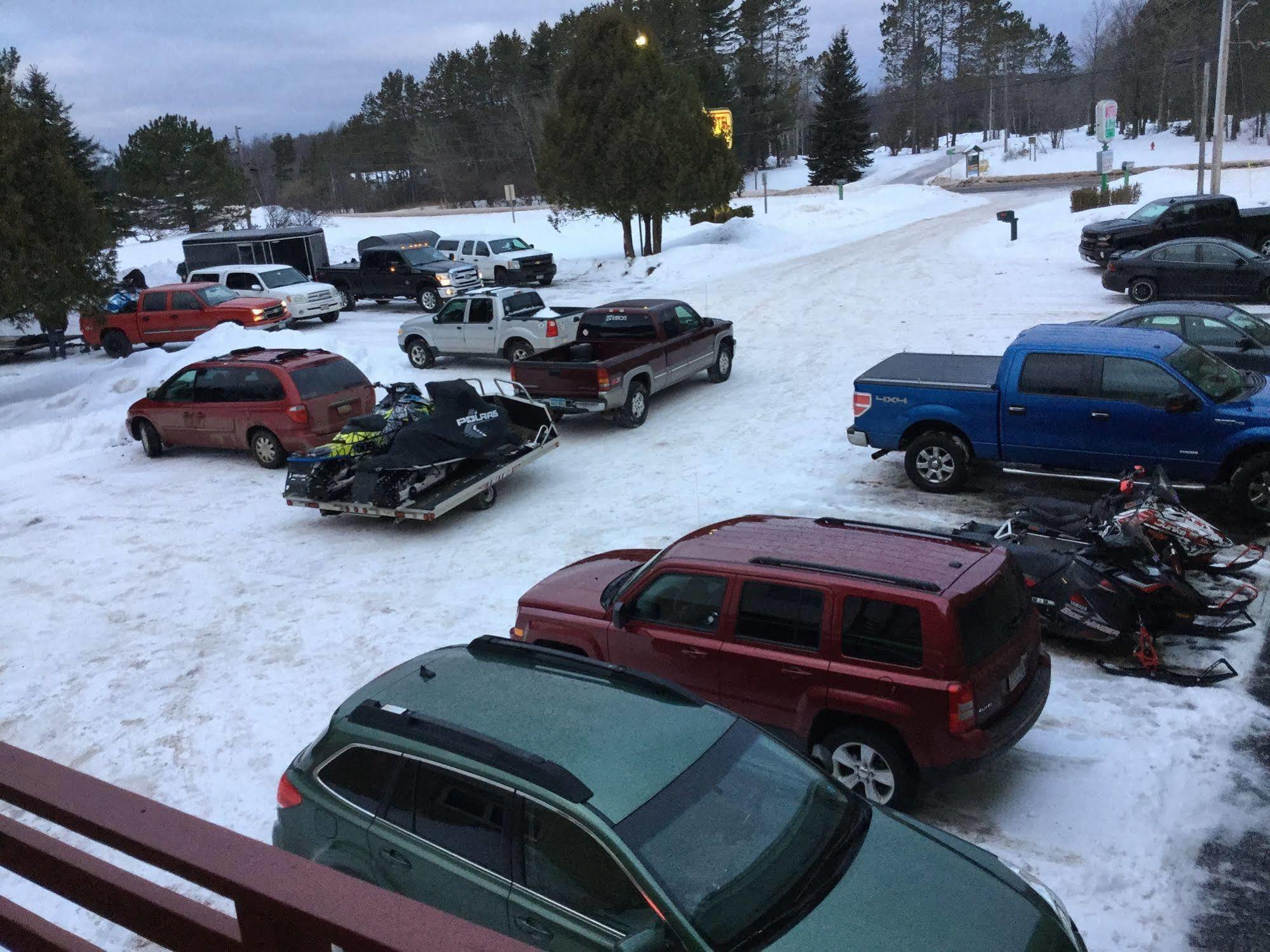 Cedars Motel Ironwood Bagian luar foto
