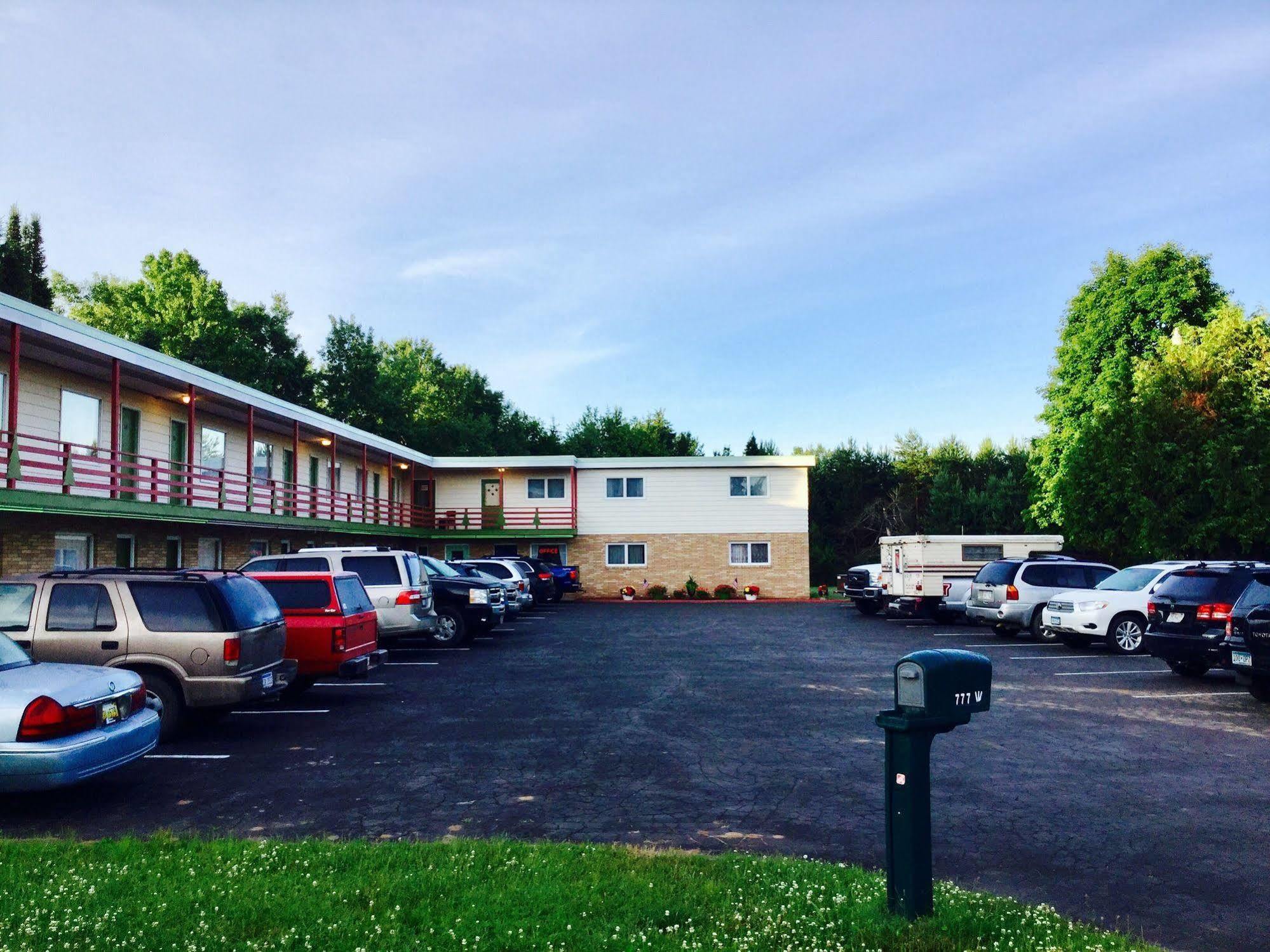 Cedars Motel Ironwood Bagian luar foto
