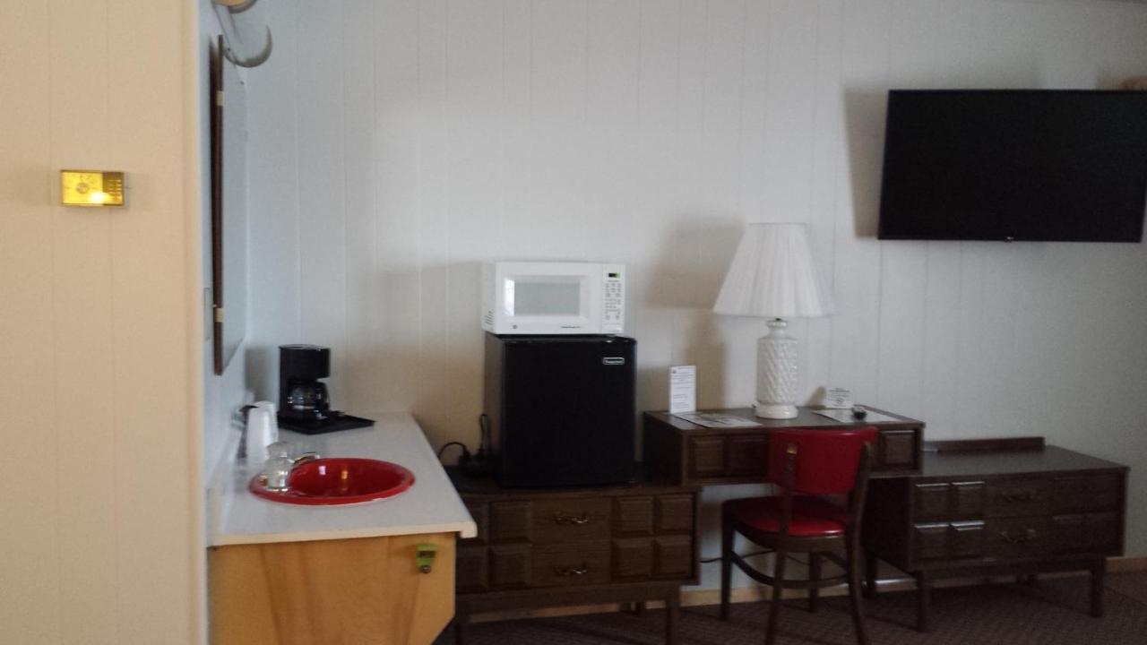 Cedars Motel Ironwood Bagian luar foto